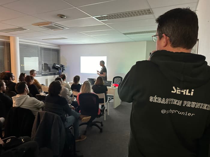 Une conférence interne animée par un Serlien